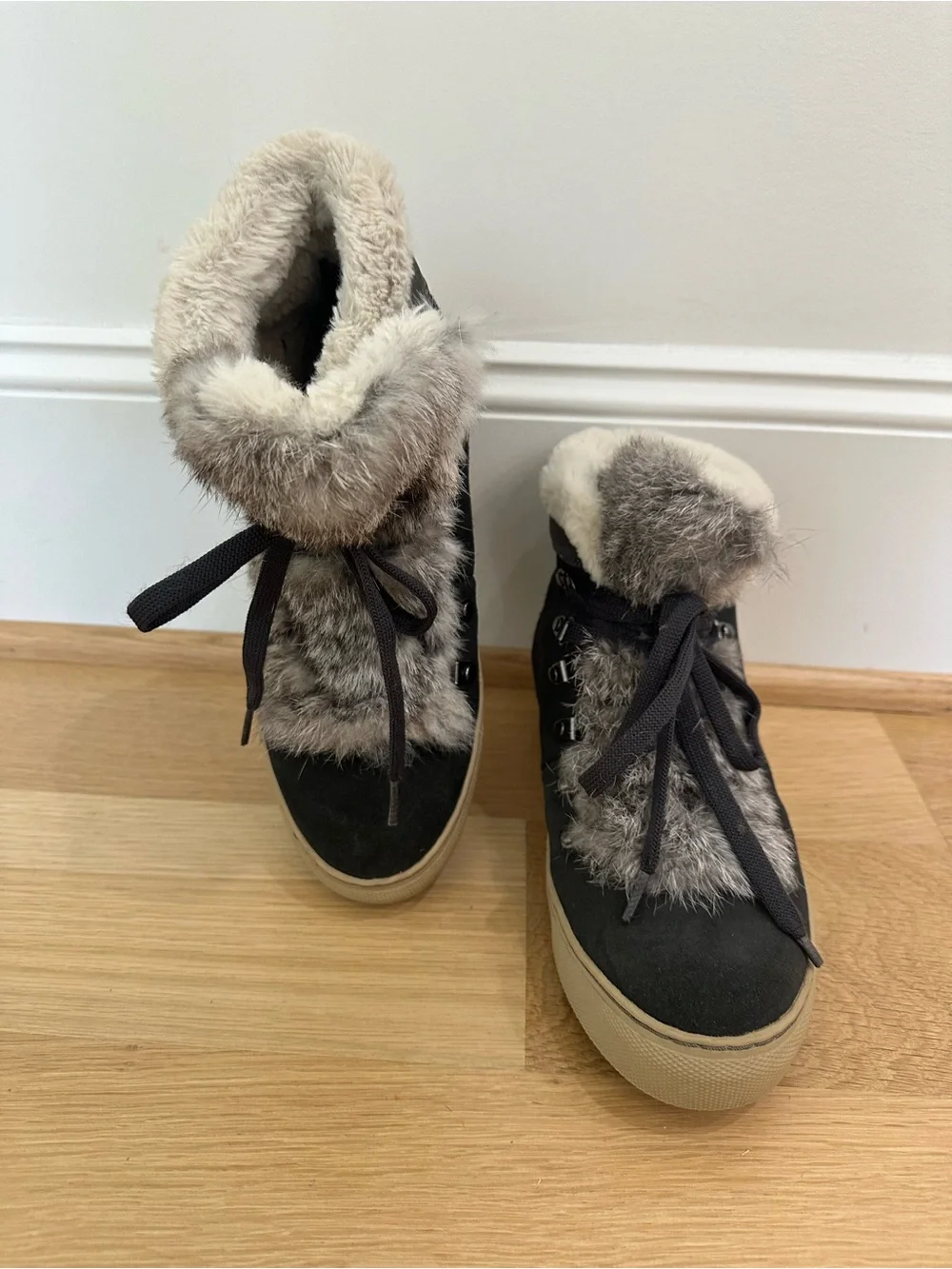 Cougar Black Faux-Fur Trim Waterproof Winter Ankle Boots with Tan Sole, Size 8